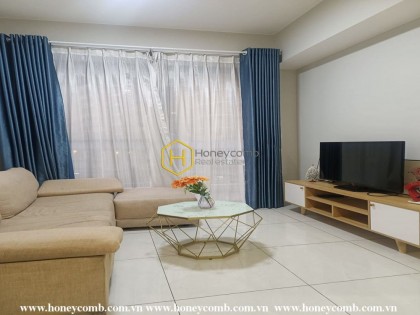 Masteri An Phu apartment for lease – Open living space. Simple wooden furniture. Nice view