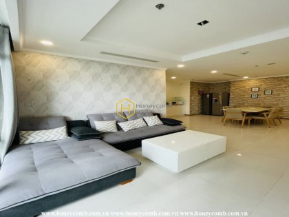 Beautifully-designed Vinhomes Central Park apartment with a range of high-end furniture